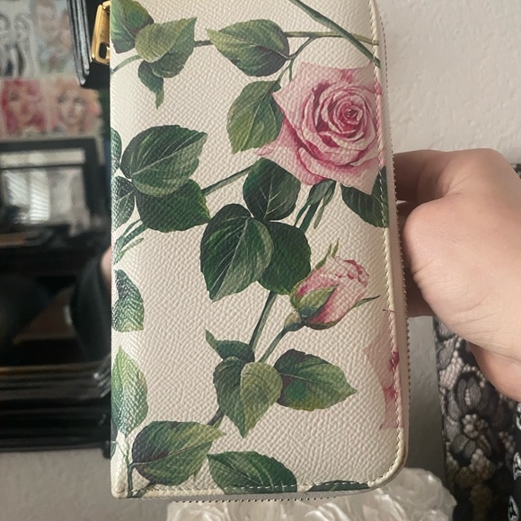 DG RARE Ltd Edition Tropical Rose Zippy Wallet NWOT - Picture 2 of 5